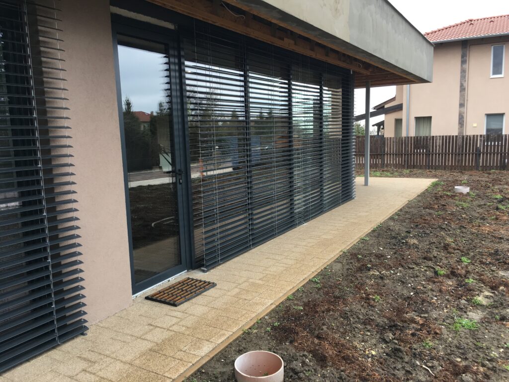 Nyílászáró modern megjenéssel