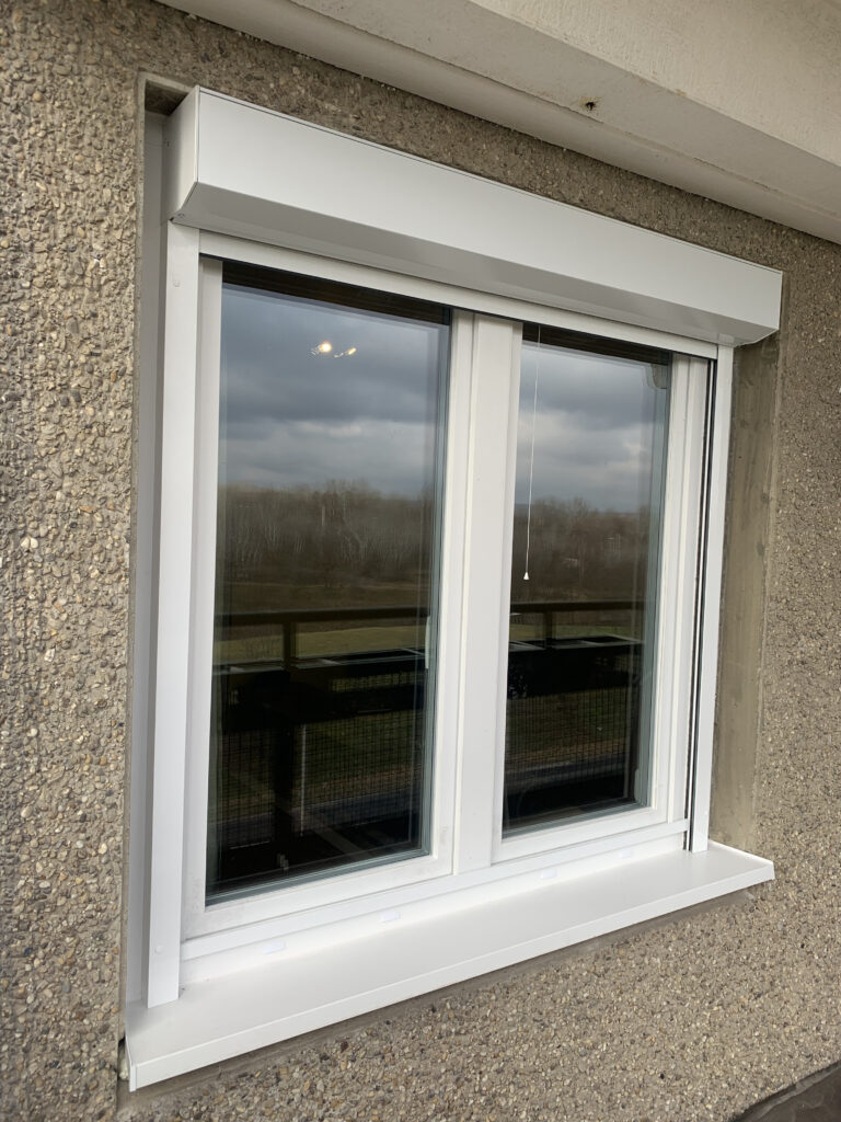 Nyílászáró műanyag redőnnyel