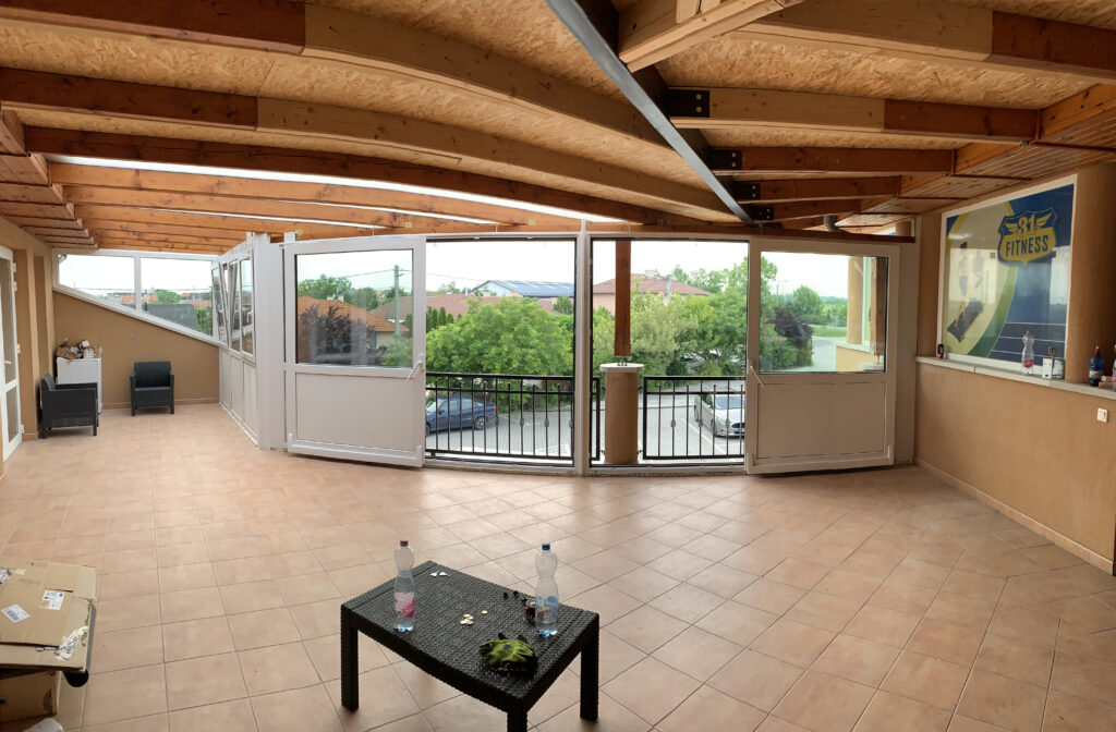 Nyílászáró elhúzható kialakítással