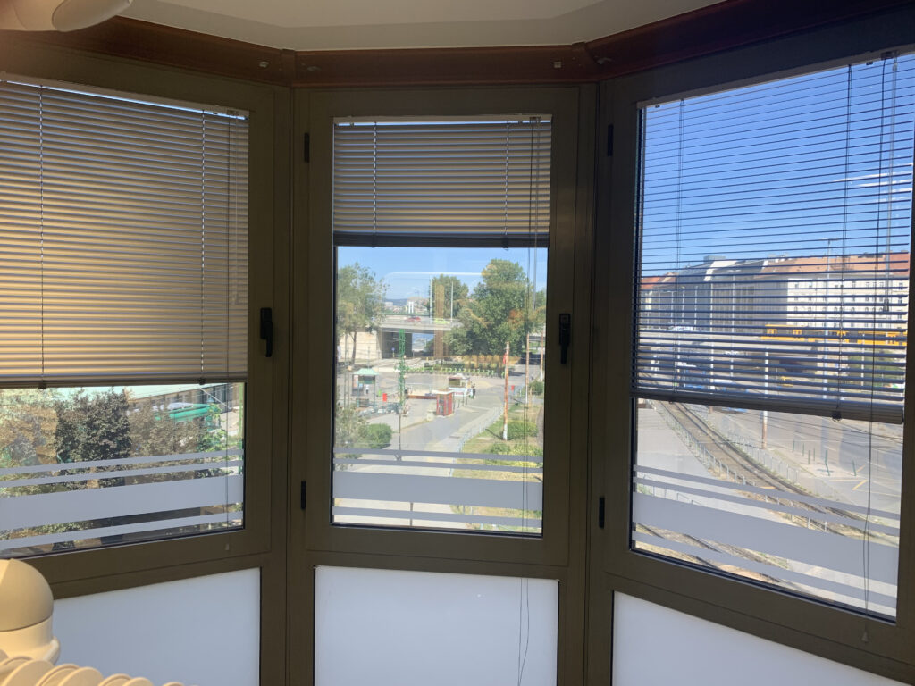 Nyílászáró a nappaliban