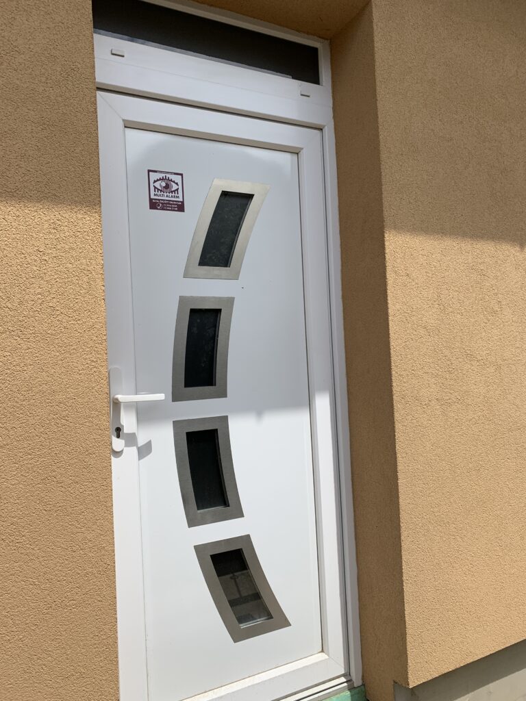 modern ajtó Nyílászáró